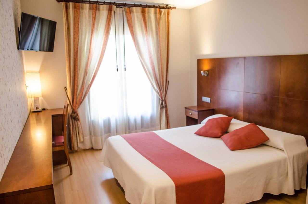 Jaques Hotel 2*
